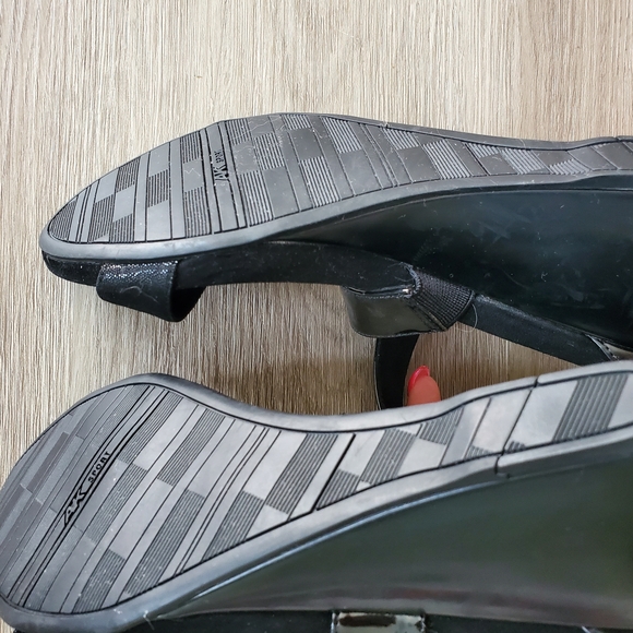 Elegant Black Women's ANNA KLEIN Sandals - Picture 7 of 7